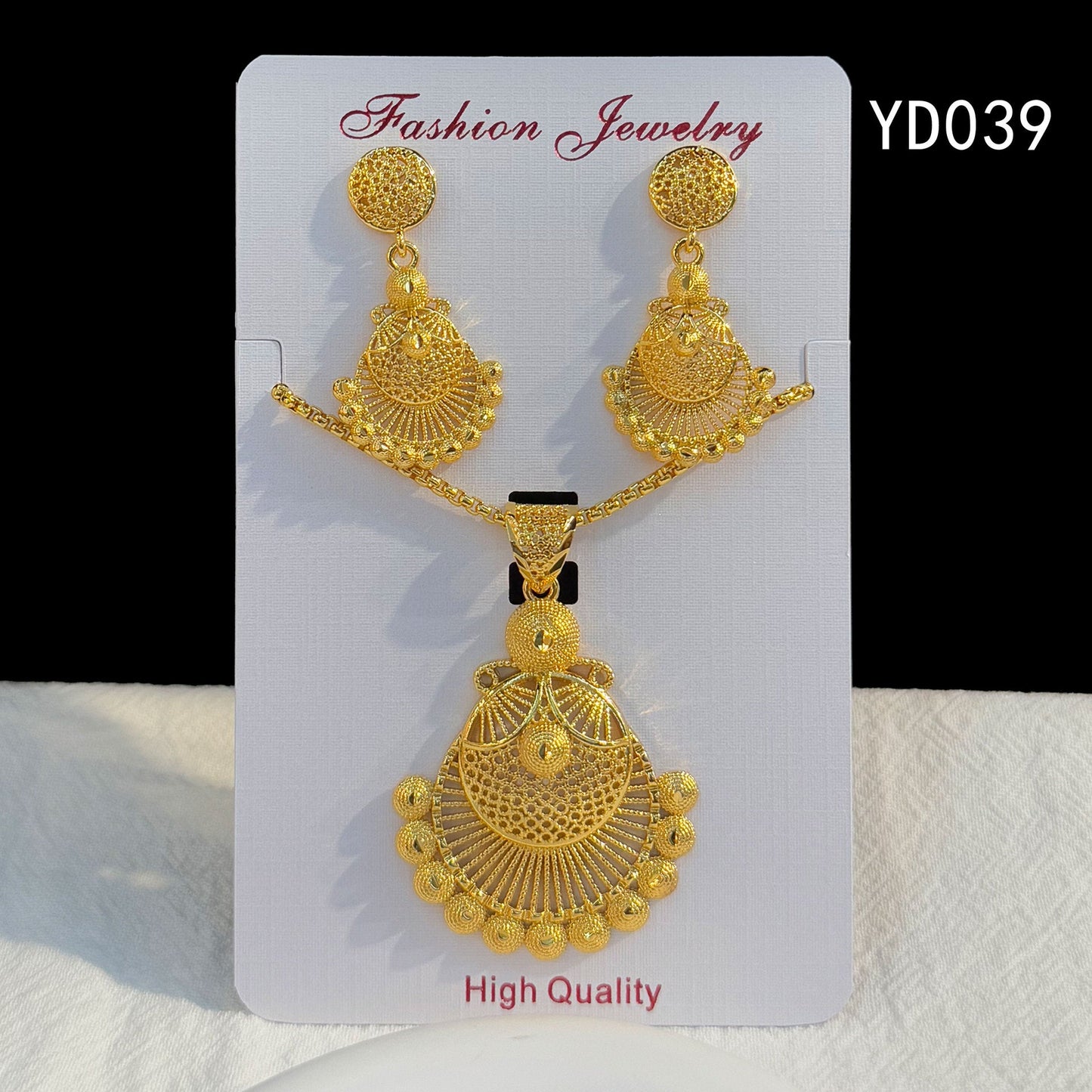 Retro Hollow Light Luxury Gold Love Plated Ethnic Jewelry Set