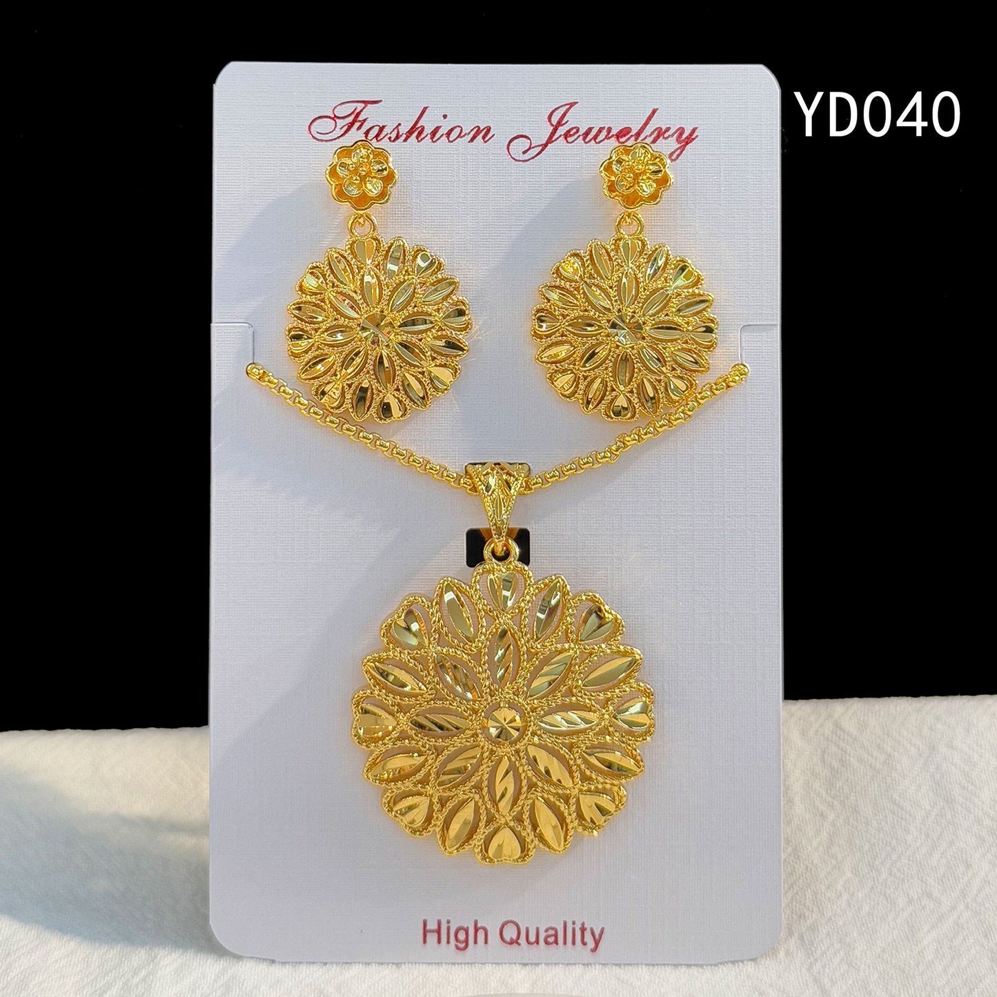 Retro Hollow Light Luxury Gold Love Plated Ethnic Jewelry Set