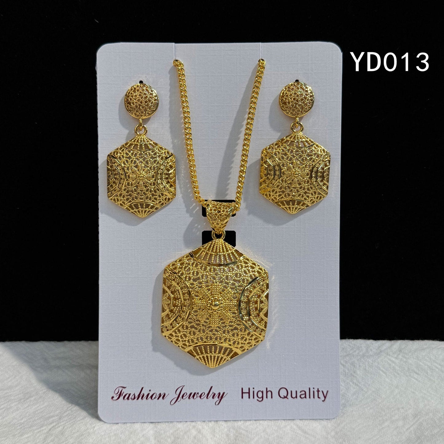 Retro Hollow Light Luxury Gold Love Plated Ethnic Jewelry Set