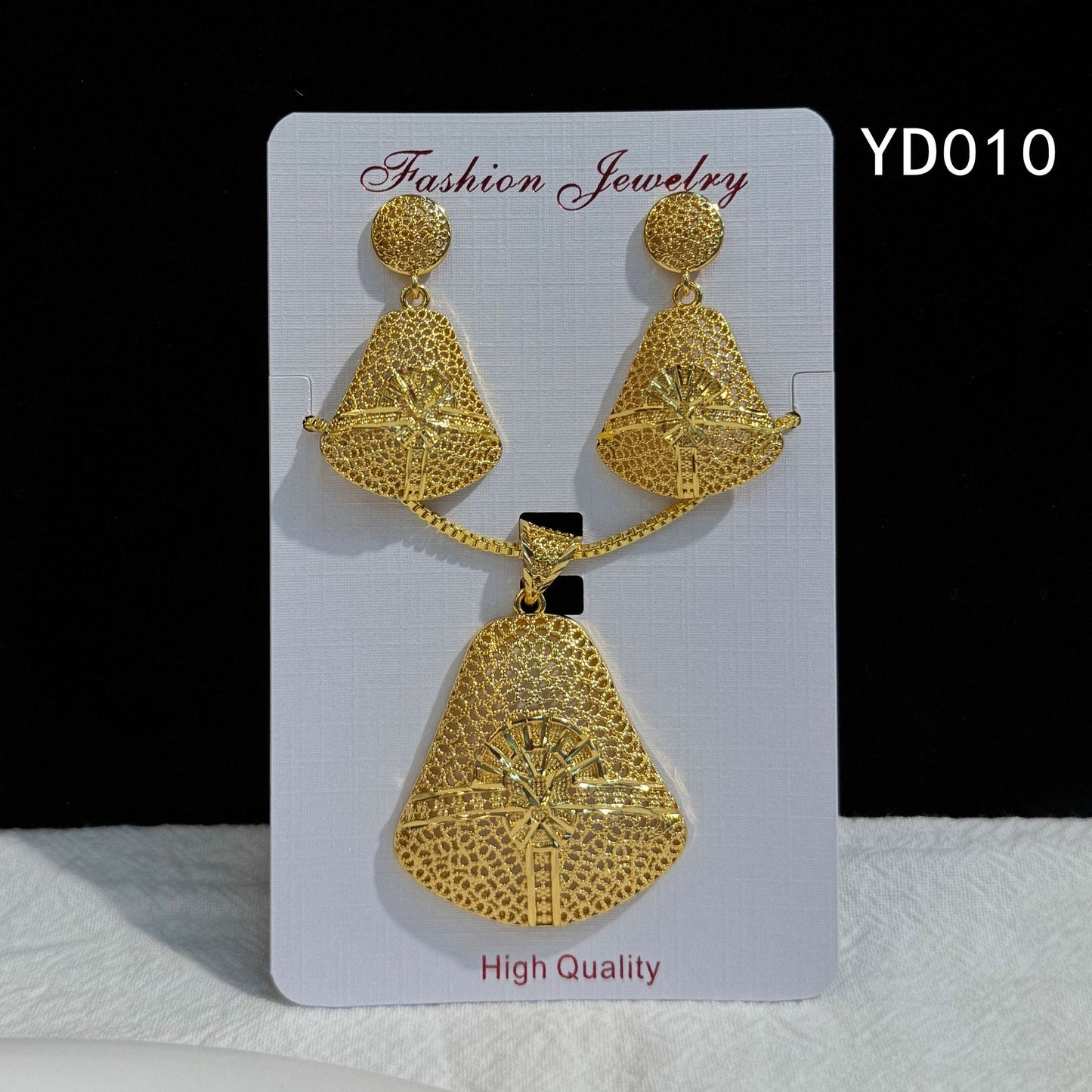 Retro Hollow Light Luxury Gold Love Plated Ethnic Jewelry Set