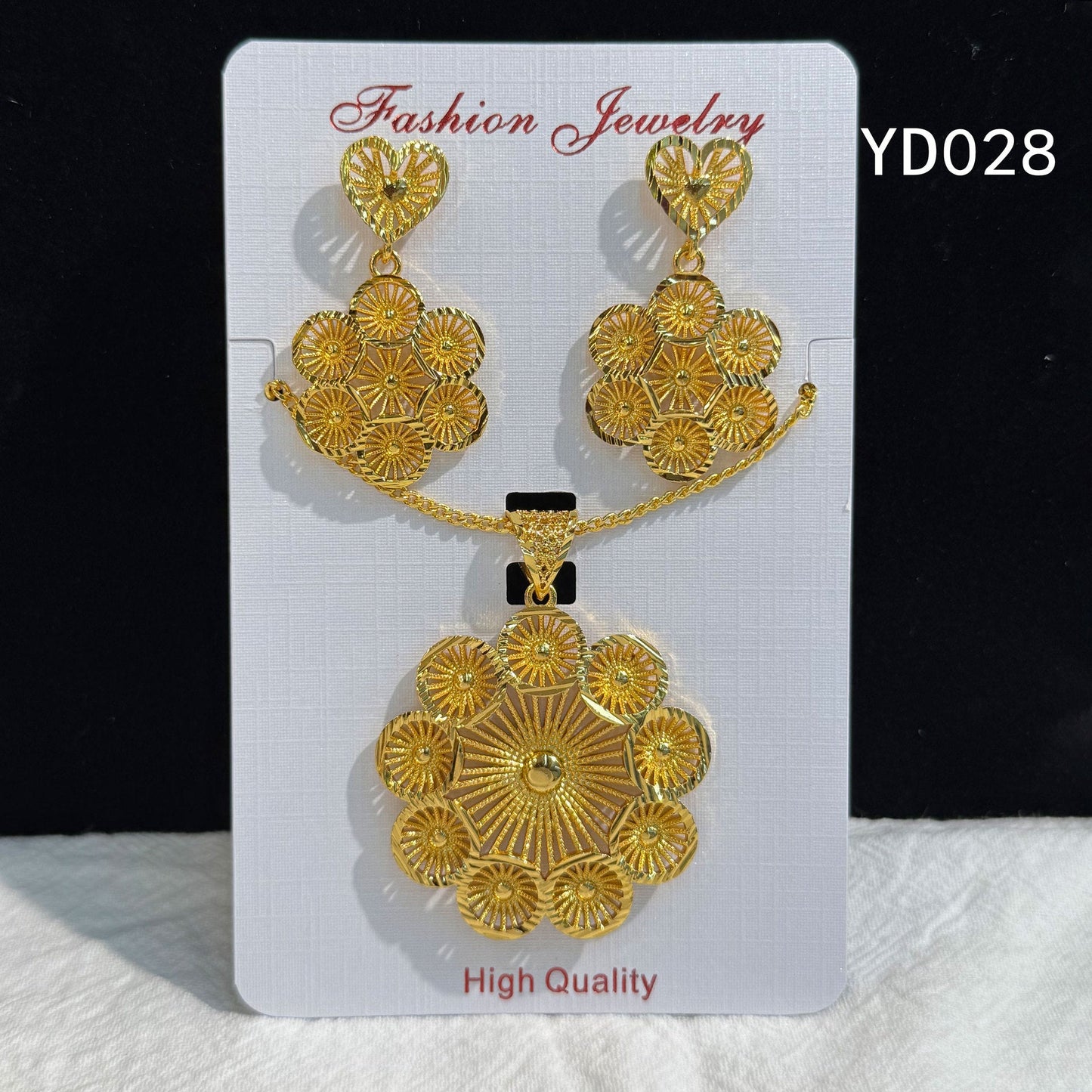 Retro Hollow Light Luxury Gold Love Plated Ethnic Jewelry Set