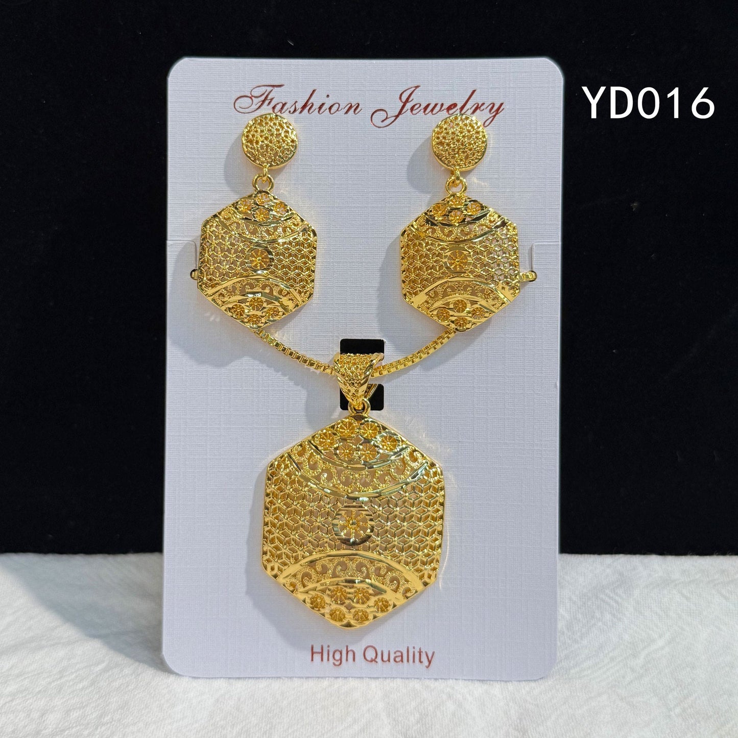 Retro Hollow Light Luxury Gold Love Plated Ethnic Jewelry Set
