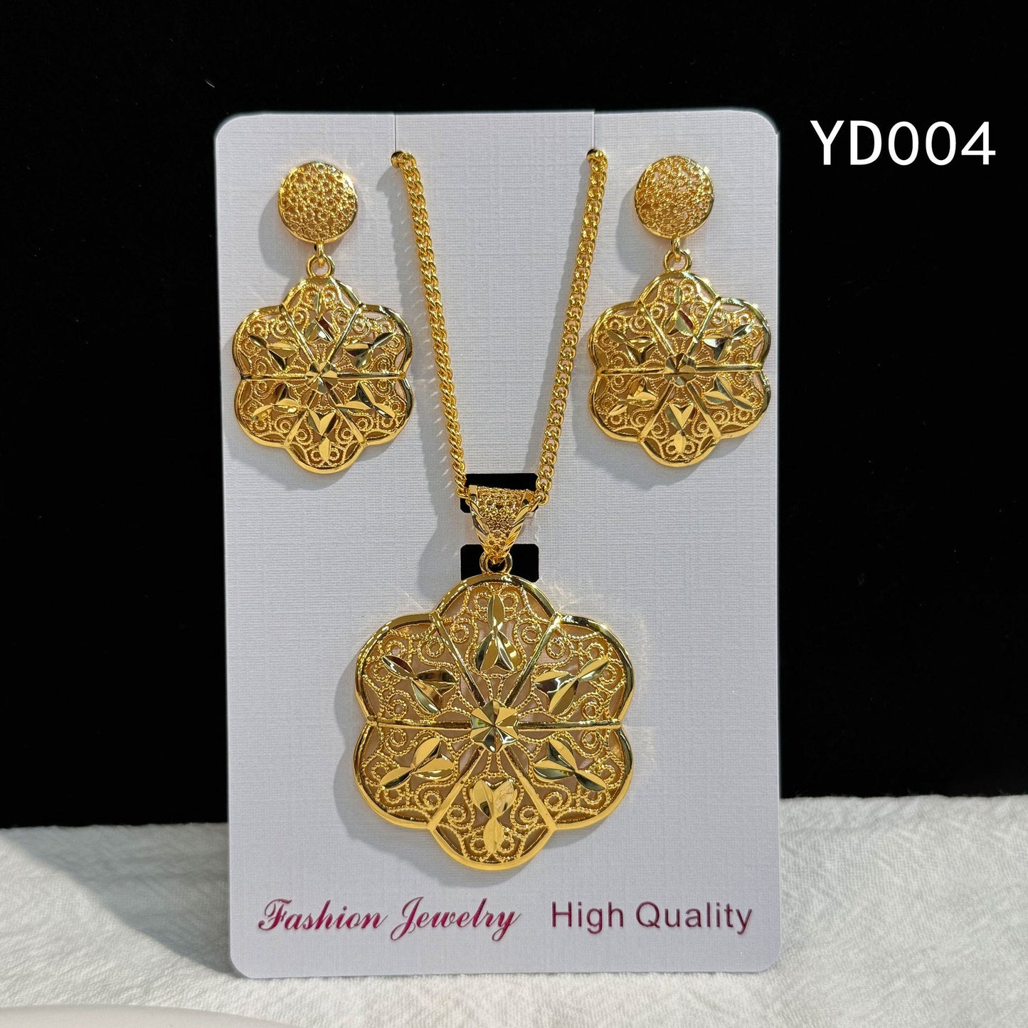 Retro Hollow Light Luxury Gold Love Plated Ethnic Jewelry Set