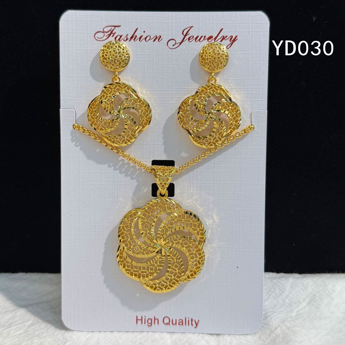 Retro Hollow Light Luxury Gold Love Plated Ethnic Jewelry Set