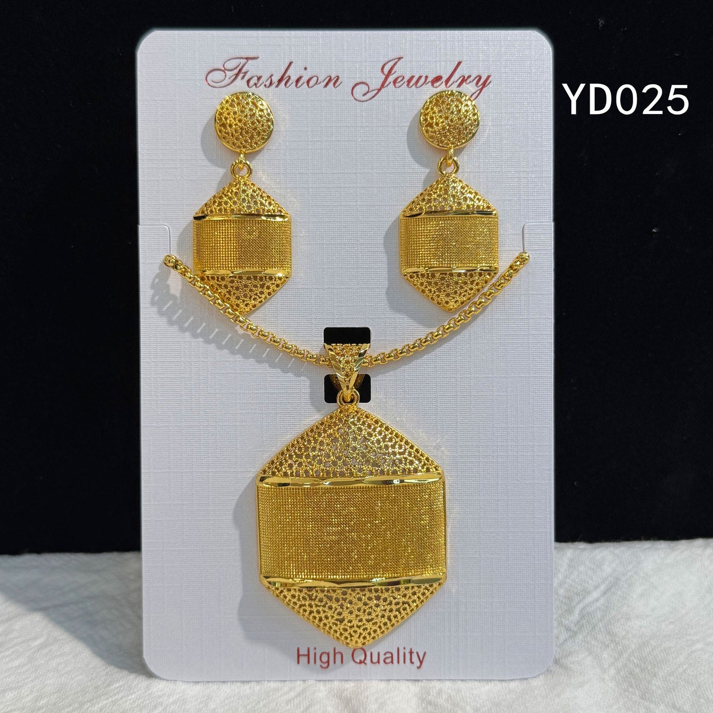 Retro Hollow Light Luxury Gold Love Plated Ethnic Jewelry Set