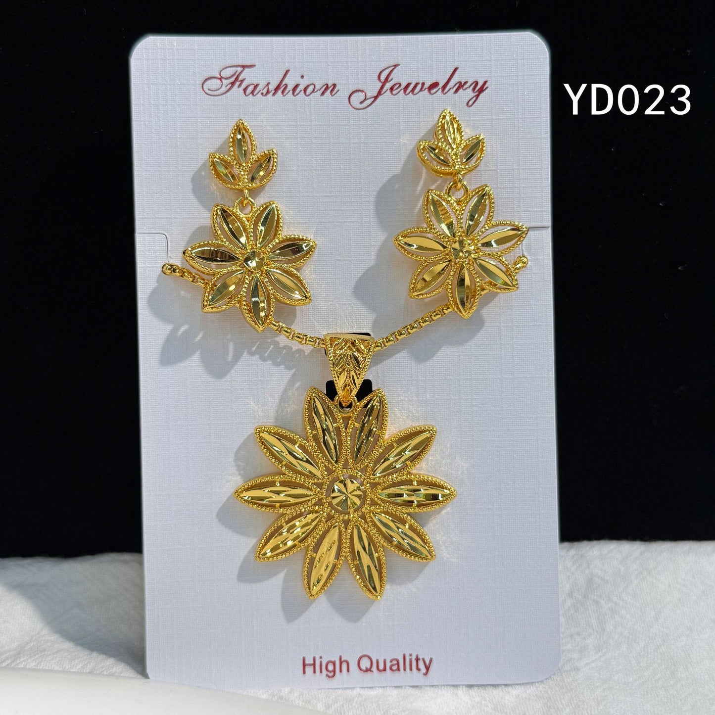 Retro Hollow Light Luxury Gold Love Plated Ethnic Jewelry Set