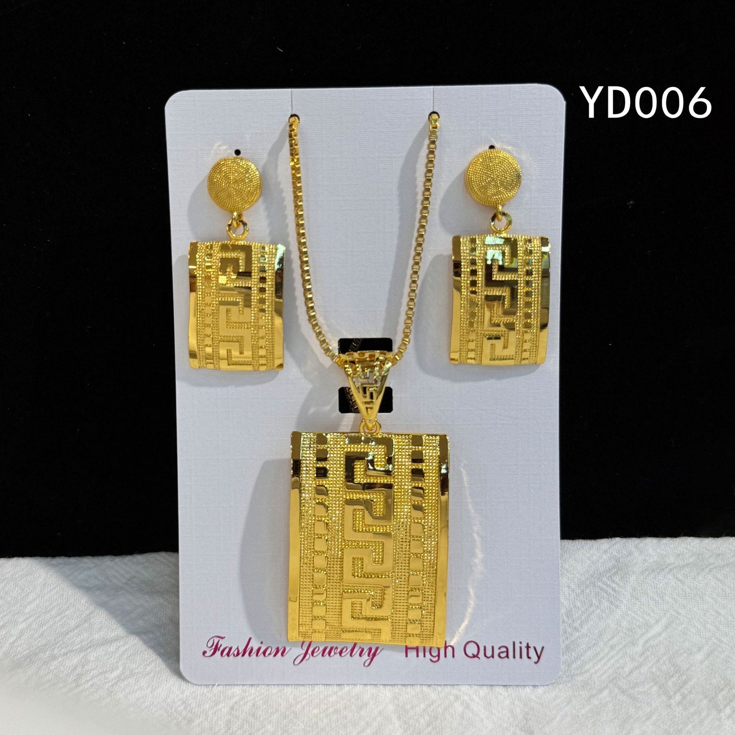 Retro Hollow Light Luxury Gold Love Plated Ethnic Jewelry Set