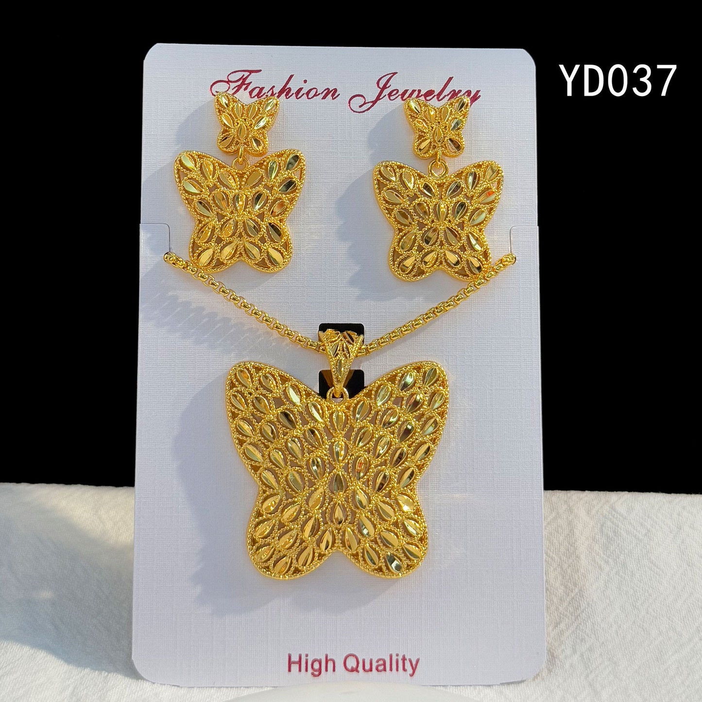 Retro Hollow Light Luxury Gold Love Plated Ethnic Jewelry Set