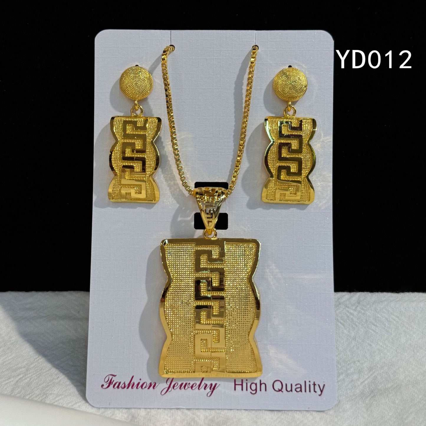 Retro Hollow Light Luxury Gold Love Plated Ethnic Jewelry Set