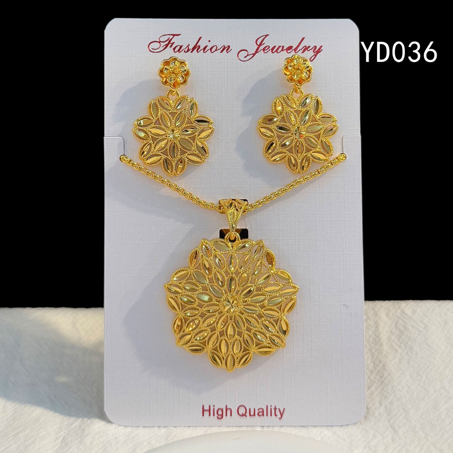 Retro Hollow Light Luxury Gold Love Plated Ethnic Jewelry Set