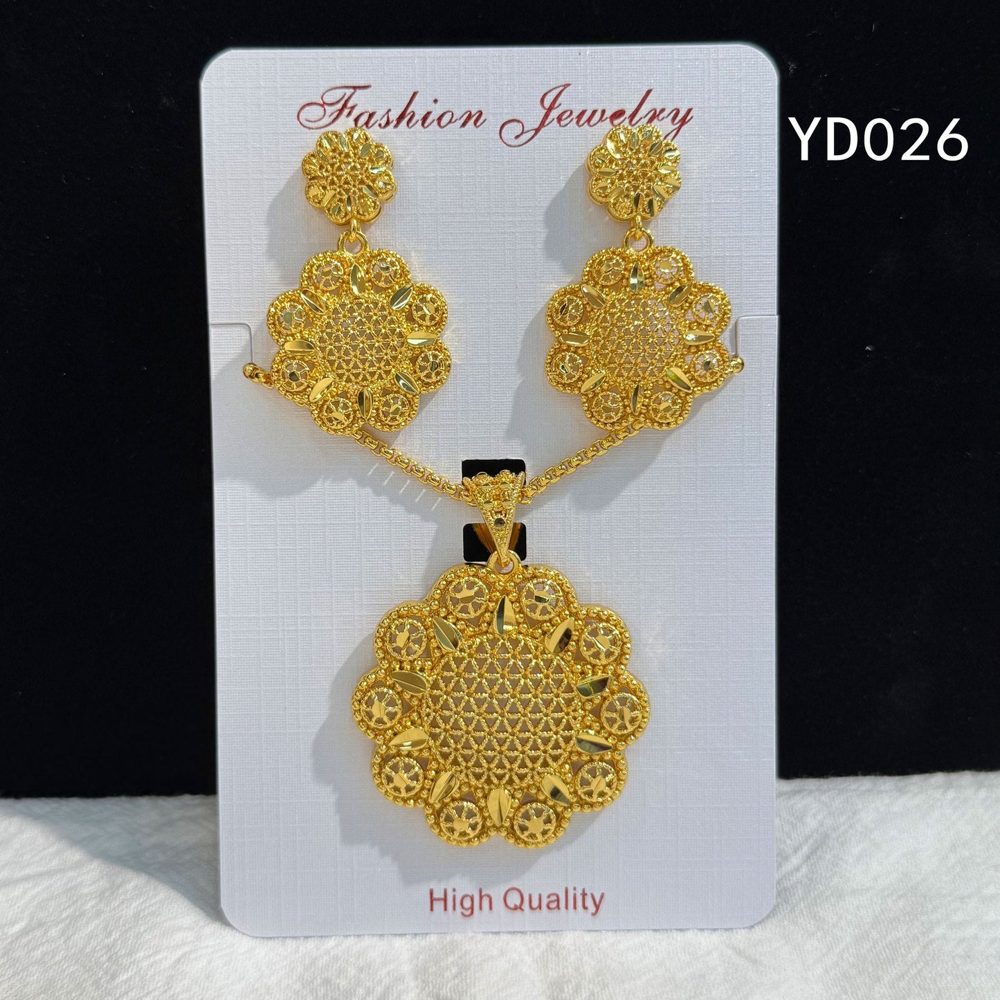 Retro Hollow Light Luxury Gold Love Plated Ethnic Jewelry Set