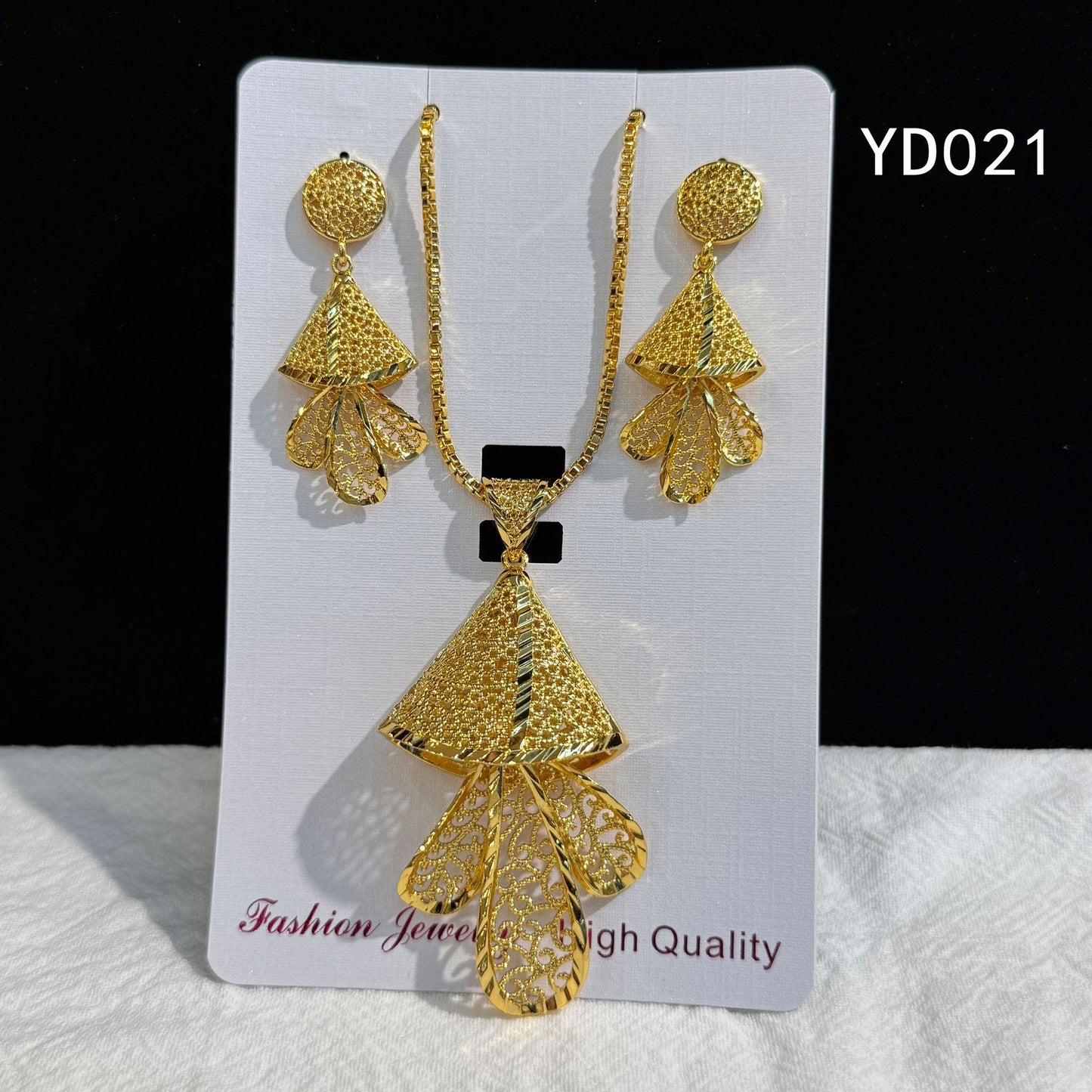 Retro Hollow Light Luxury Gold Love Plated Ethnic Jewelry Set