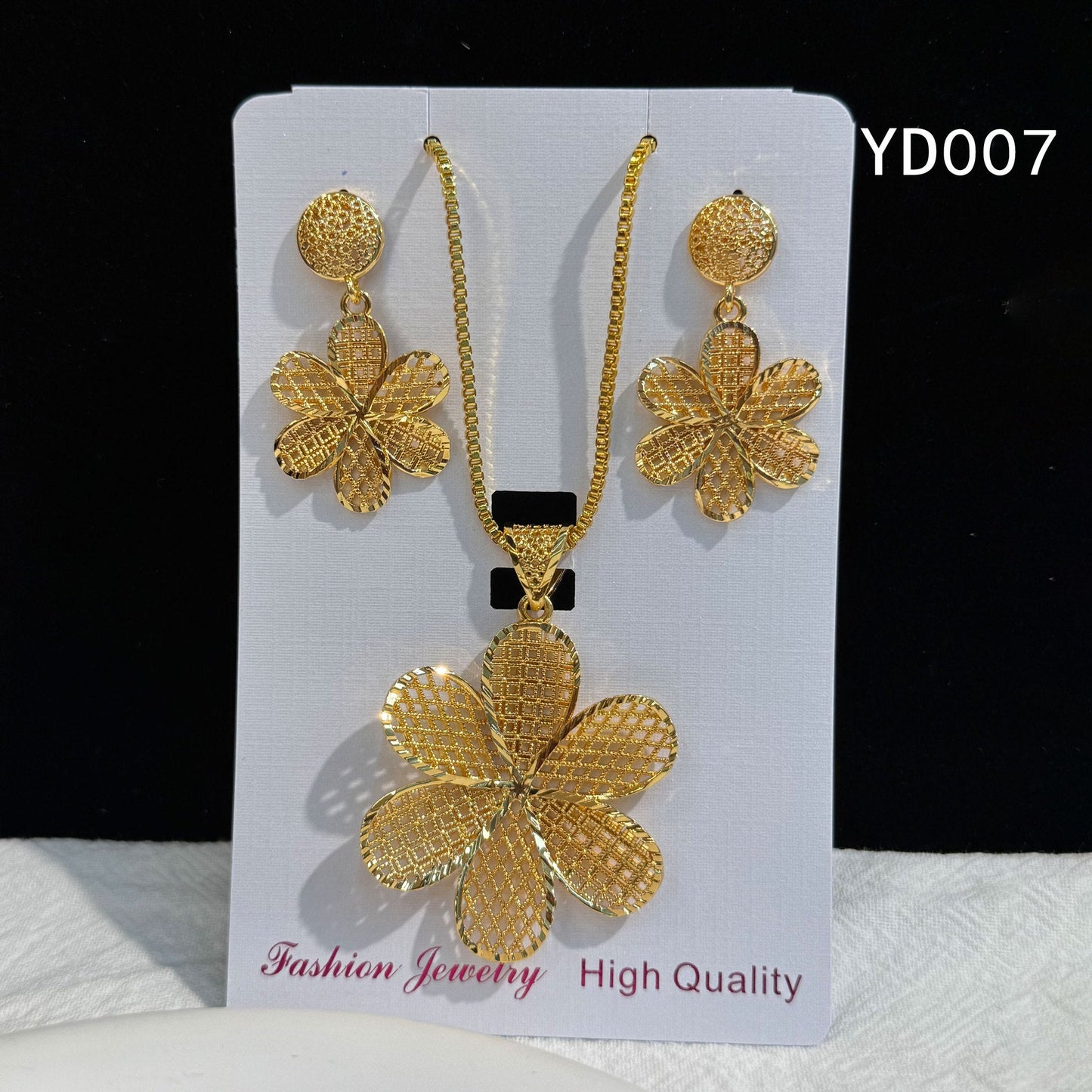 Retro Hollow Light Luxury Gold Love Plated Ethnic Jewelry Set