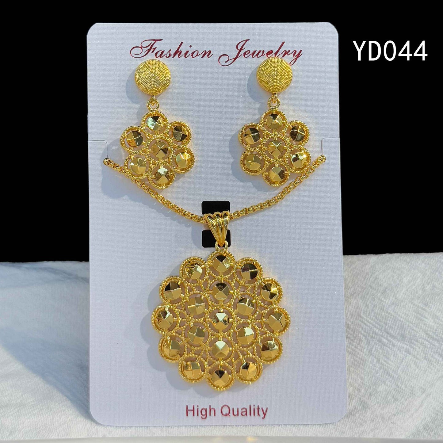 Retro Hollow Light Luxury Gold Love Plated Ethnic Jewelry Set