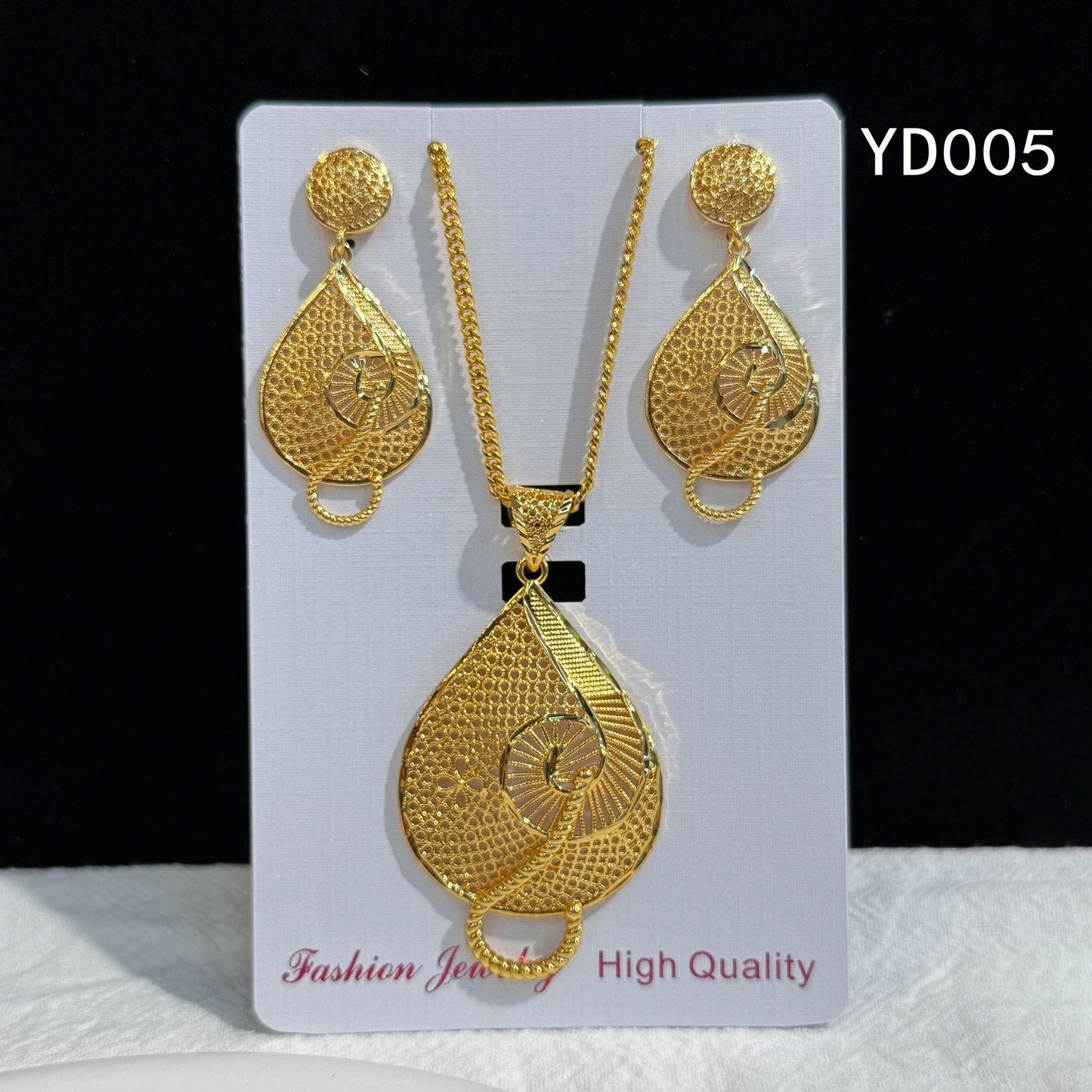 Retro Hollow Light Luxury Gold Love Plated Ethnic Jewelry Set