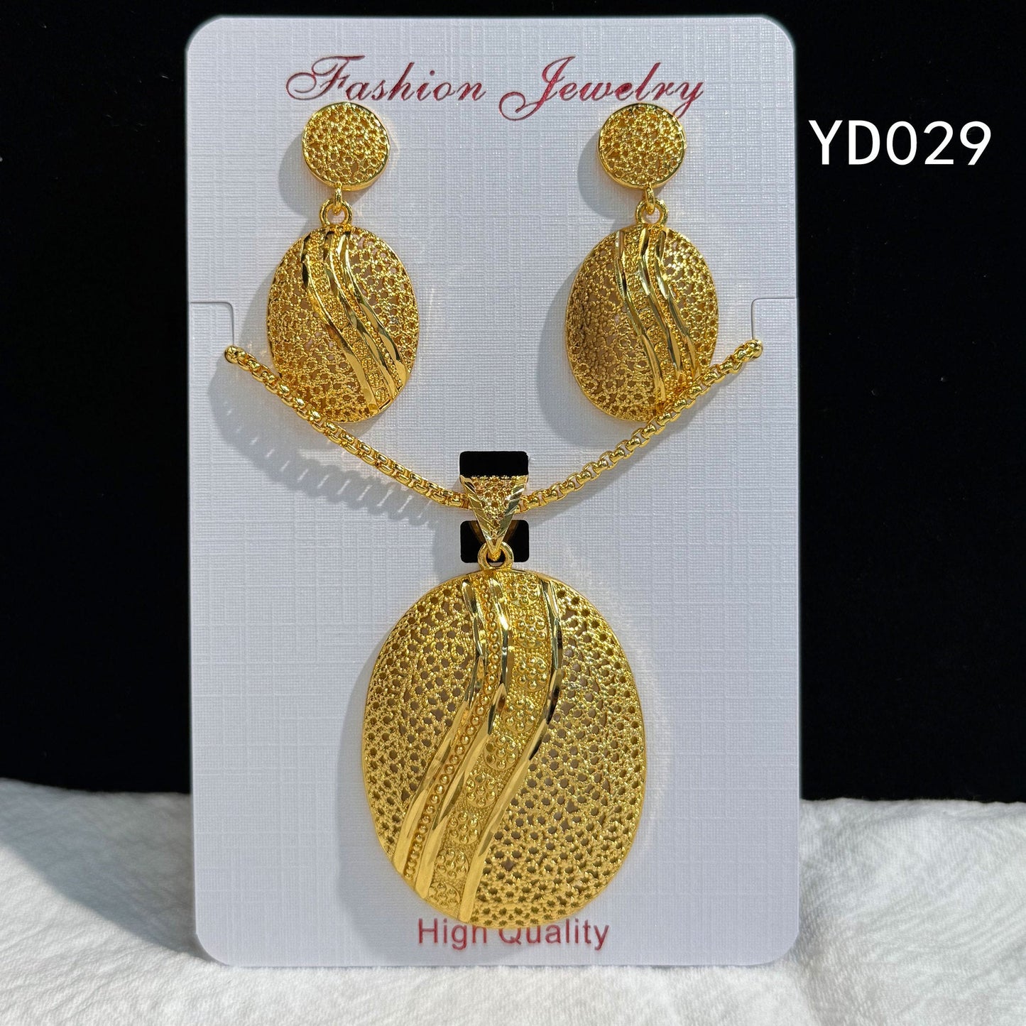Retro Hollow Light Luxury Gold Love Plated Ethnic Jewelry Set