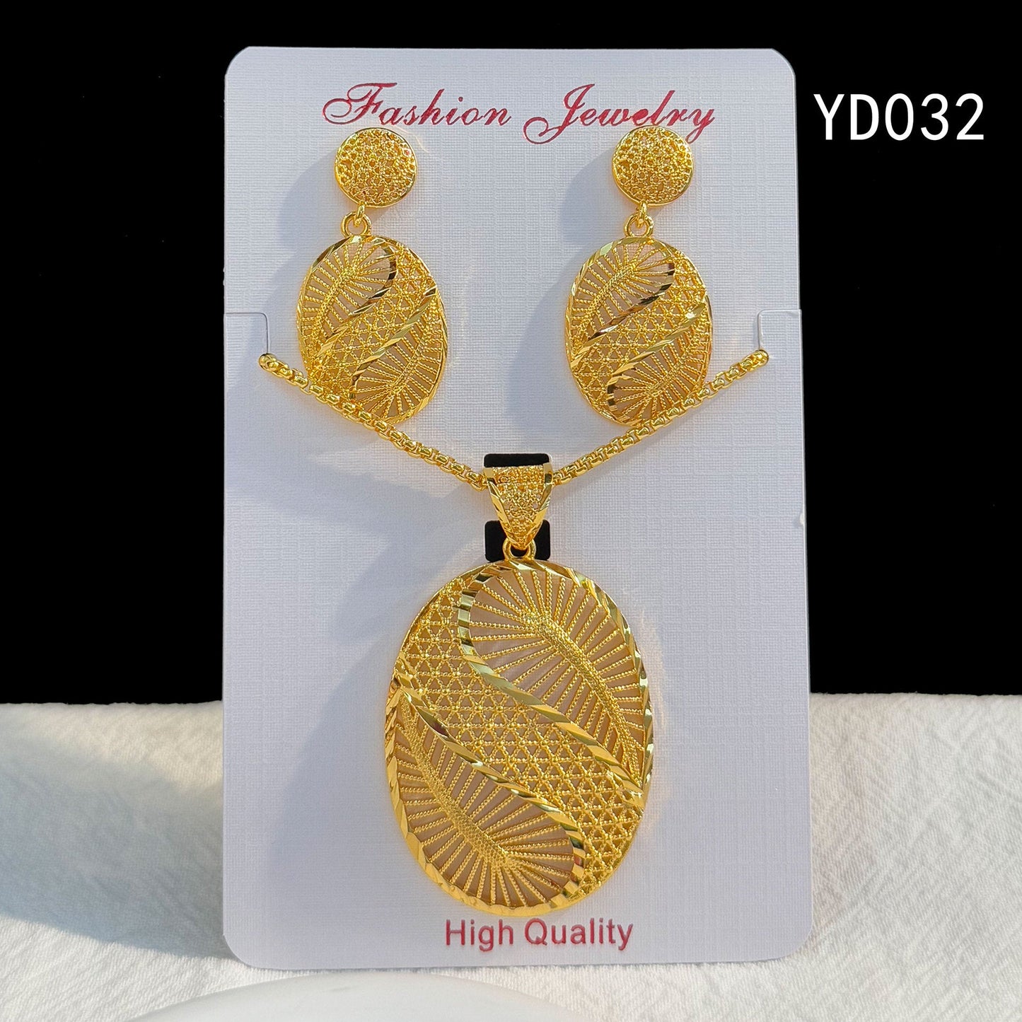 Retro Hollow Light Luxury Gold Love Plated Ethnic Jewelry Set