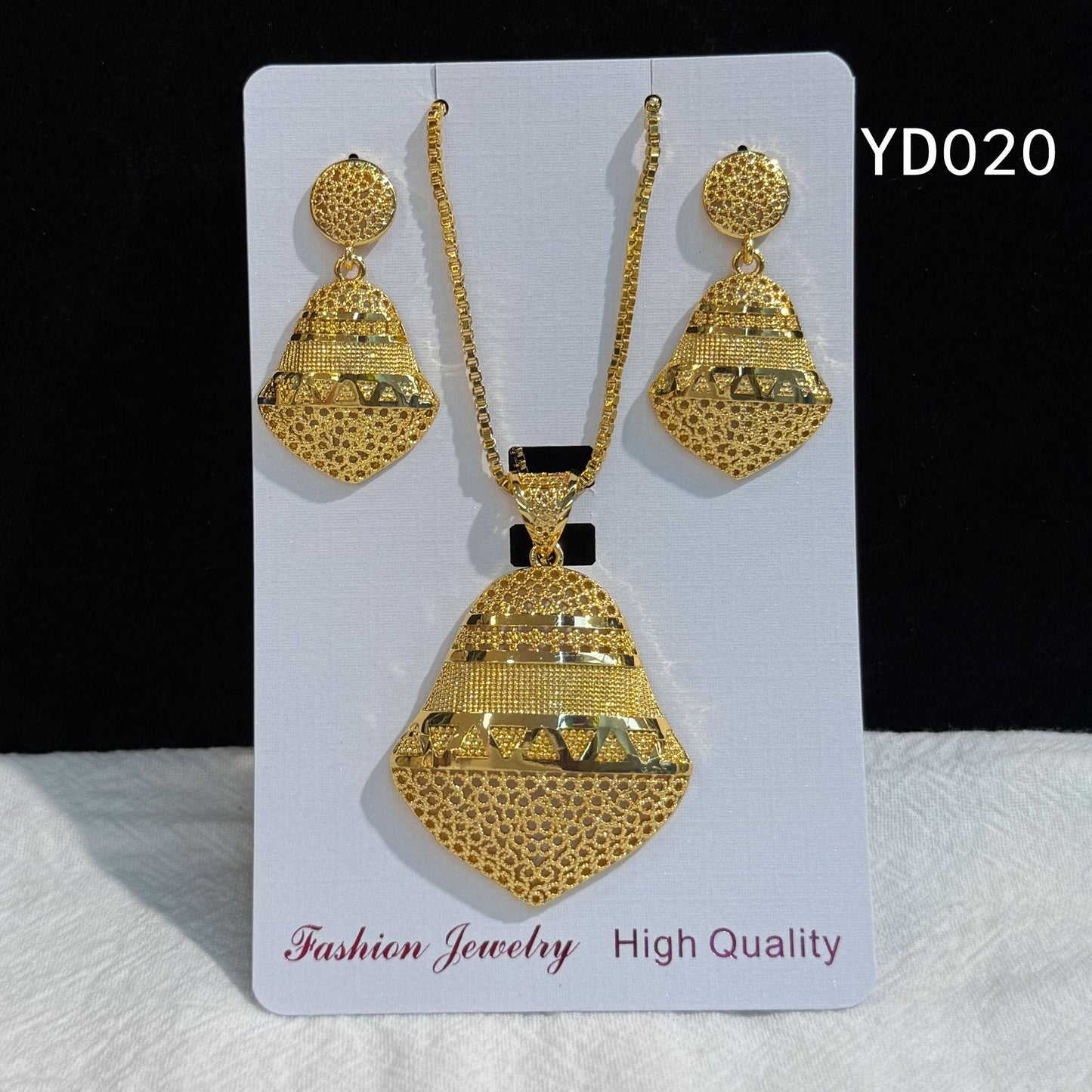 Retro Hollow Light Luxury Gold Love Plated Ethnic Jewelry Set