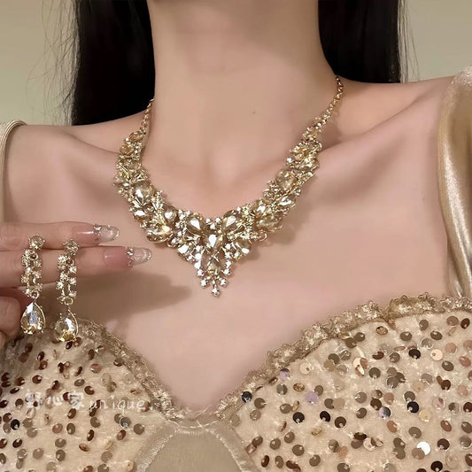 Women's Ear Light Luxury Minority Palace Style Clavicle Chain Vintage Court Jewelry Set