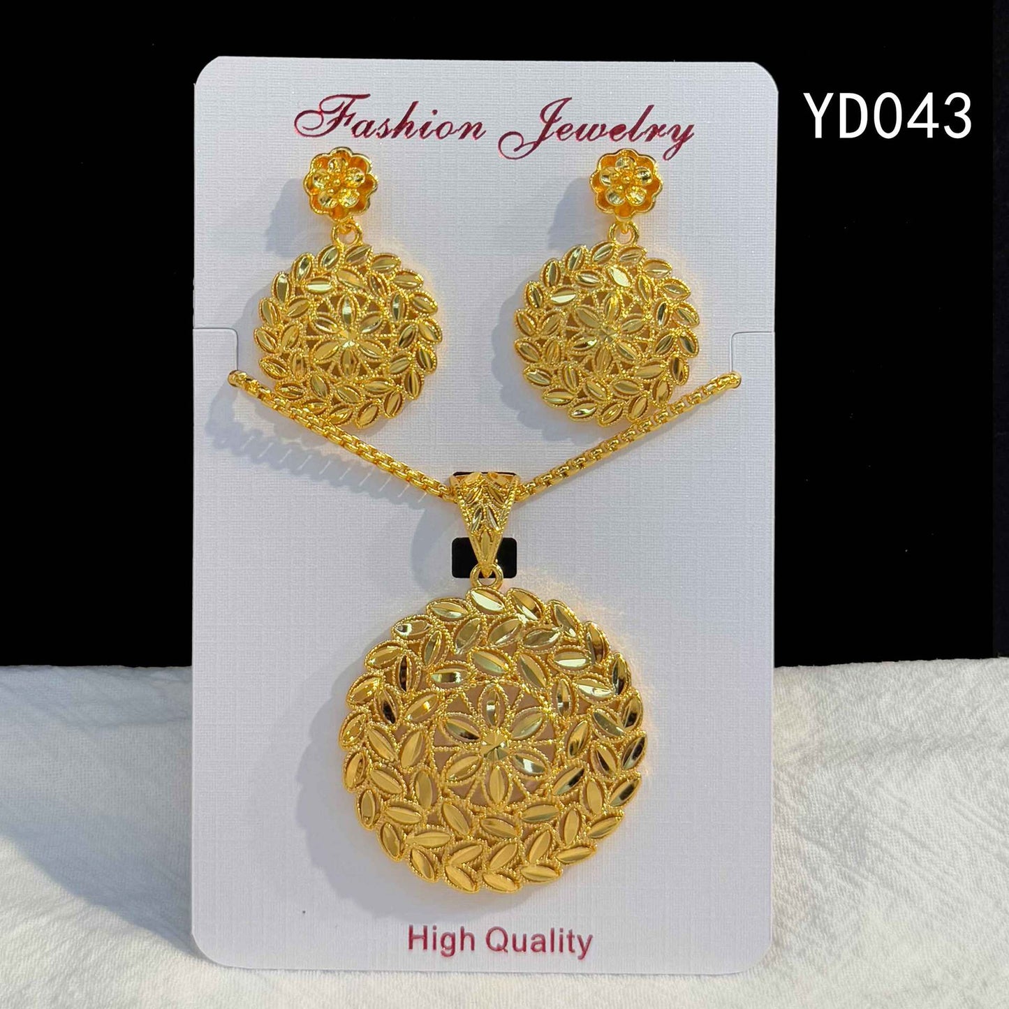 Retro Hollow Light Luxury Gold Love Plated Ethnic Jewelry Set