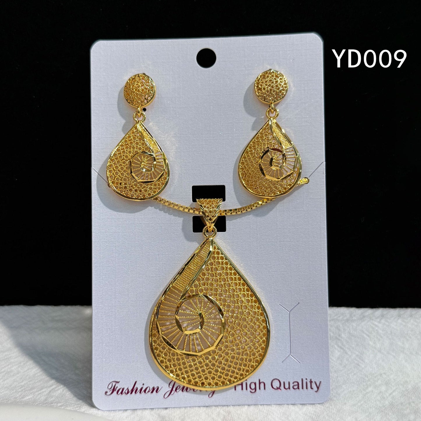 Retro Hollow Light Luxury Gold Love Plated Ethnic Jewelry Set