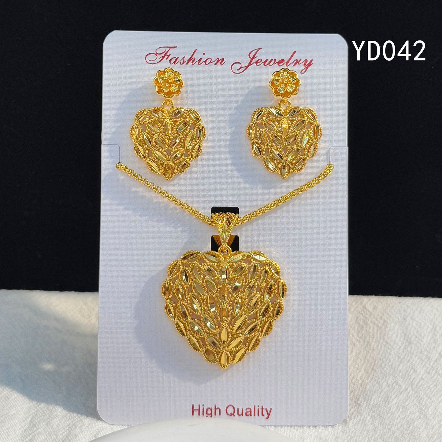 Retro Hollow Light Luxury Gold Love Plated Ethnic Jewelry Set
