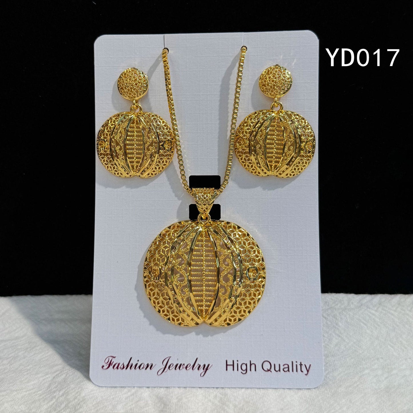 Retro Hollow Light Luxury Gold Love Plated Ethnic Jewelry Set