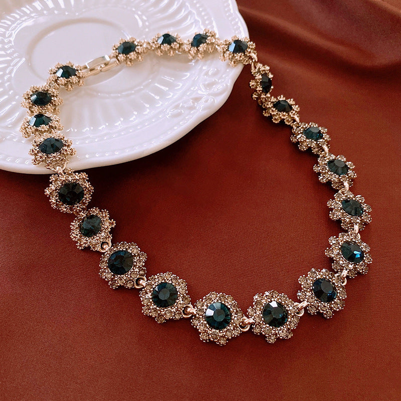 Women's Vintage Court Style Clavicle Chain Light Jewelry Set