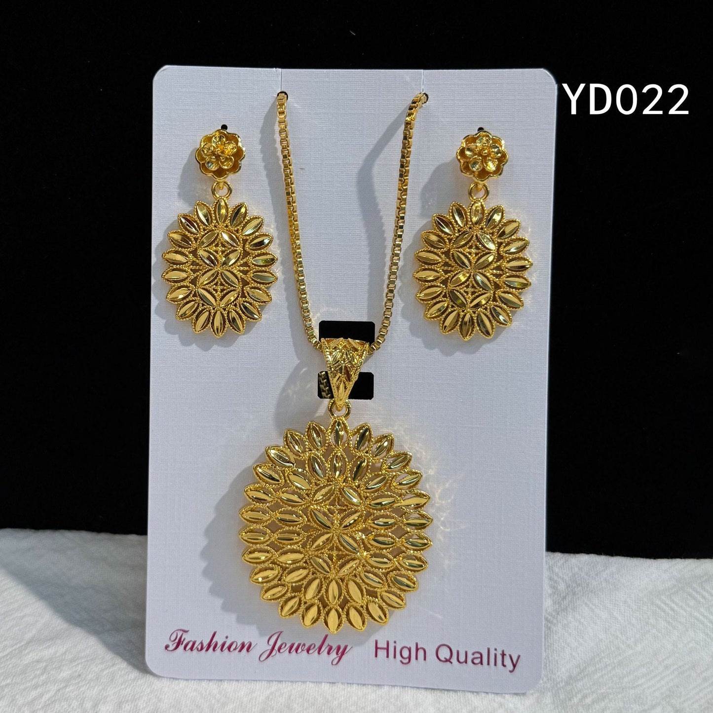 Retro Hollow Light Luxury Gold Love Plated Ethnic Jewelry Set