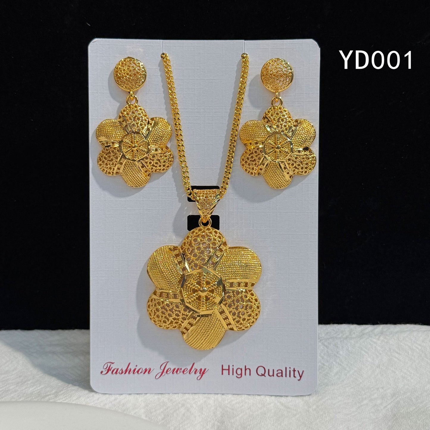 Retro Hollow Light Luxury Gold Love Plated Ethnic Jewelry Set