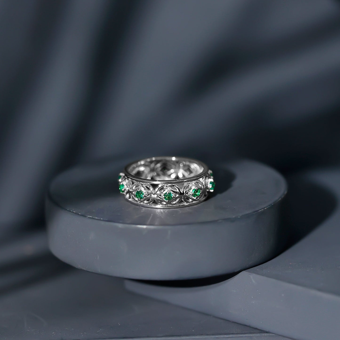 The Queen's Emerald Promise Band
