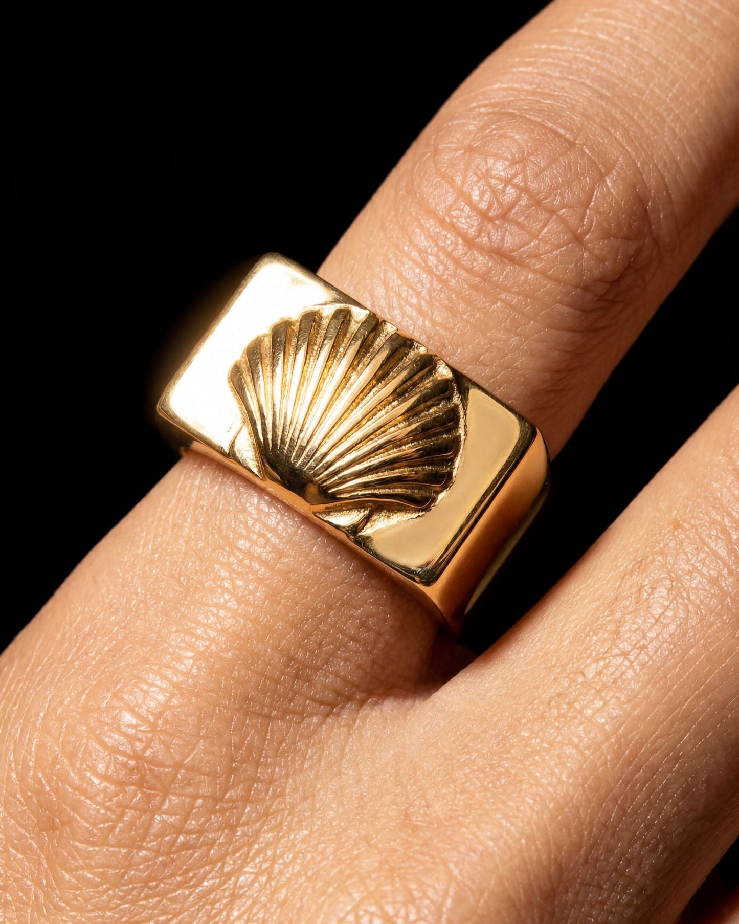Square Shell Signet Ring - Gold