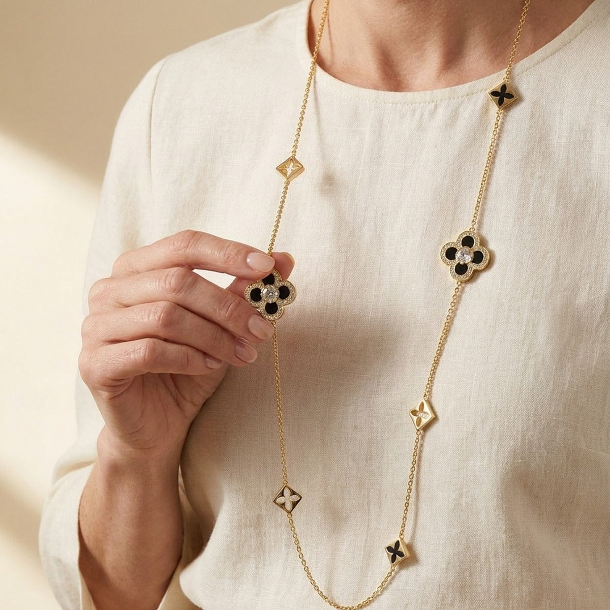Floral Knight Clover Necklace